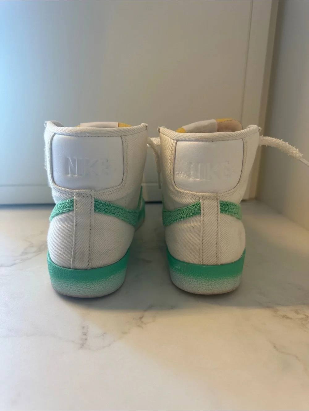 NIKE BLAZER MID ‘77 White and Green Hightop. Women’s Size US 7